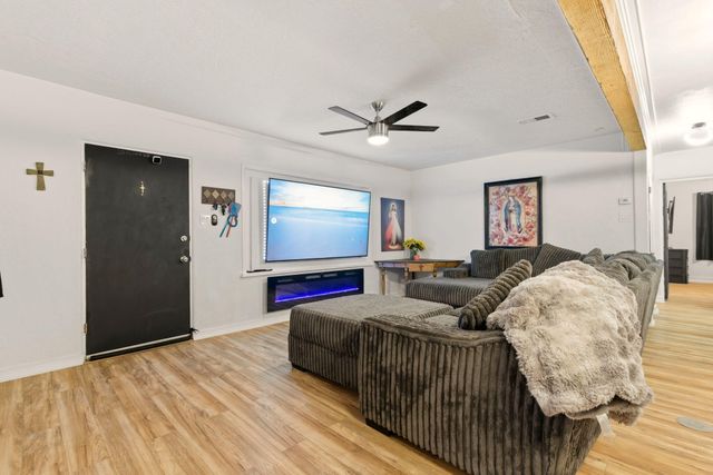 457 Loma Hermosa Drive NW, Albuquerque, NM 87105