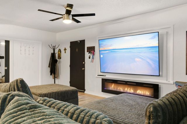 457 Loma Hermosa Drive NW, Albuquerque, NM 87105