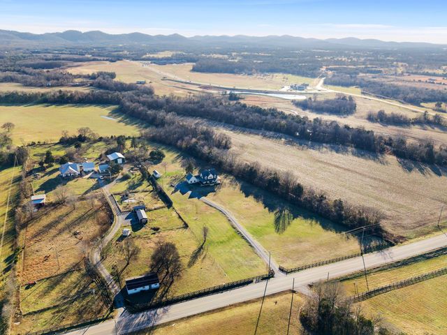 5650 Sledge Rd, Christiana, TN 37037