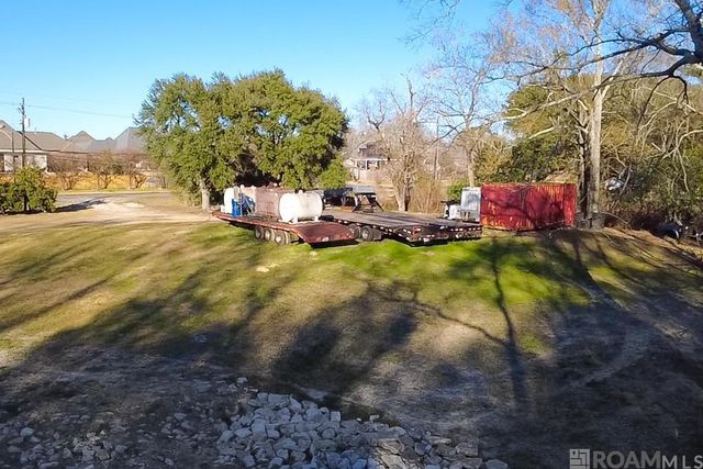 16430 Tiger Bend Rd, Baton Rouge, LA 70817