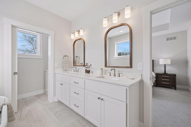 1031 Hart Lake Avenue, New Richmond, WI 54017