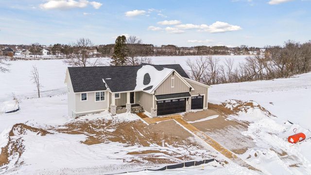 1031 Hart Lake Avenue, New Richmond, WI 54017