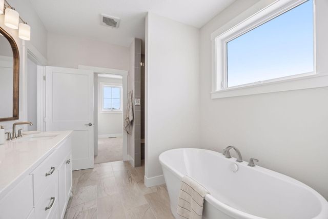 1031 Hart Lake Avenue, New Richmond, WI 54017