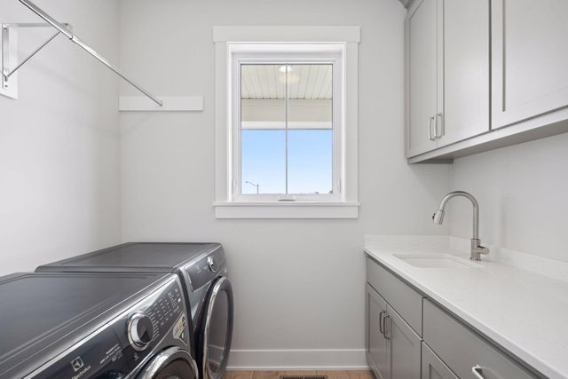 1031 Hart Lake Avenue, New Richmond, WI 54017