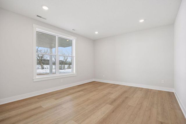 1031 Hart Lake Avenue, New Richmond, WI 54017