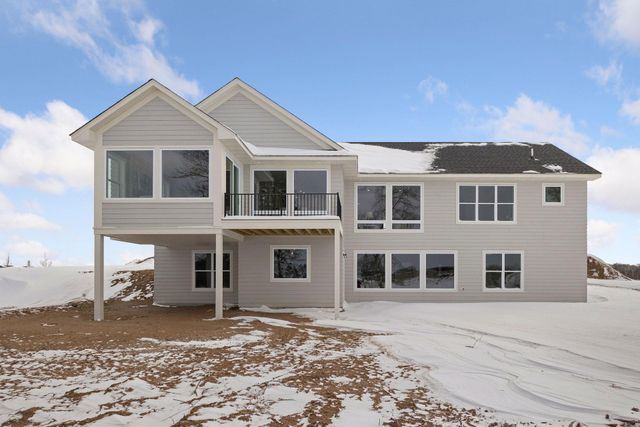 1031 Hart Lake Avenue, New Richmond, WI 54017