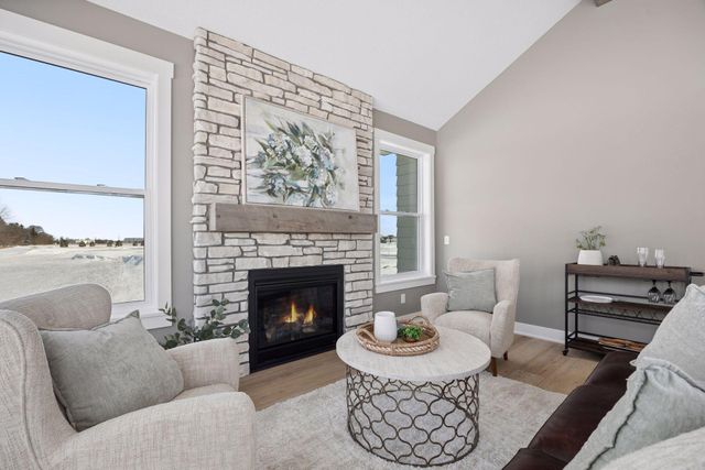 1031 Hart Lake Avenue, New Richmond, WI 54017