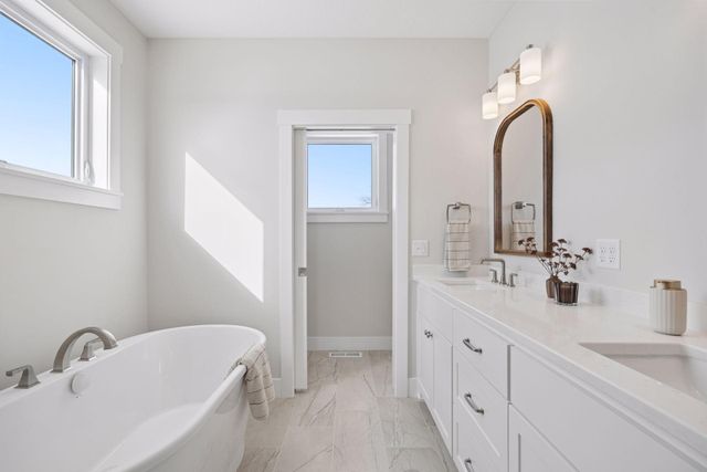 1031 Hart Lake Avenue, New Richmond, WI 54017