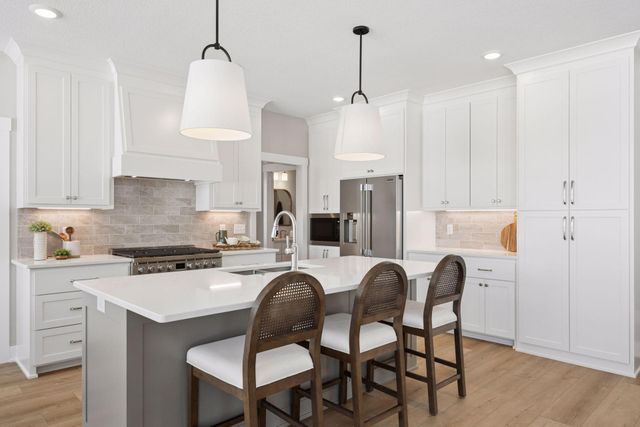 1031 Hart Lake Avenue, New Richmond, WI 54017