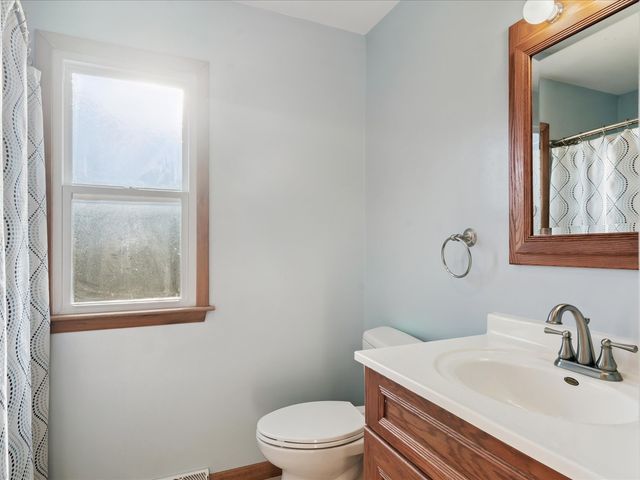 720 Lisbon Rd NE, Mt Vernon, IA 52314