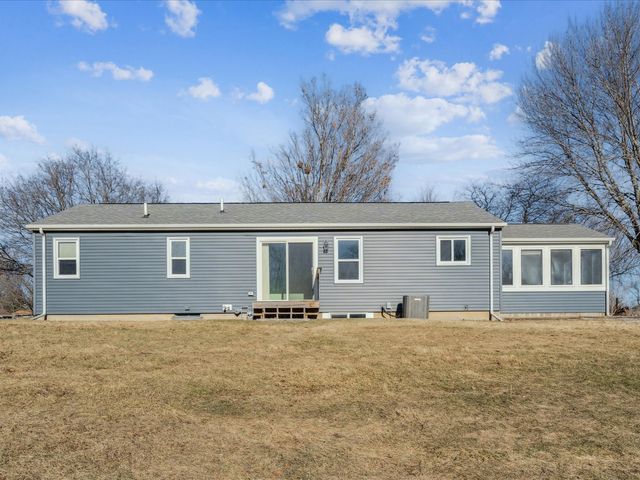 720 Lisbon Rd NE, Mt Vernon, IA 52314