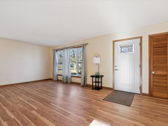 720 Lisbon Rd NE, Mt Vernon, IA 52314