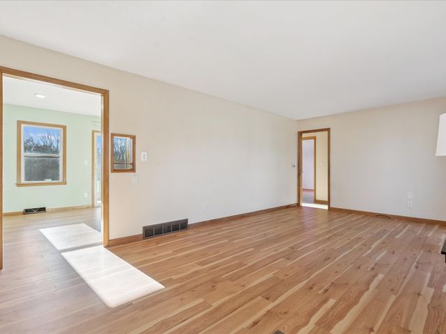 720 Lisbon Rd NE, Mt Vernon, IA 52314