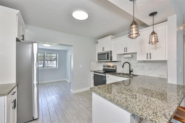 3027 W NAPOLEON AVENUE, Tampa, FL 33611