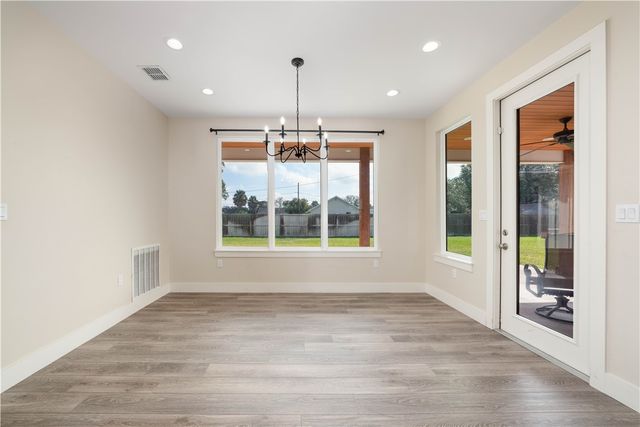 701 Metz St, Orange Grove, TX 78372