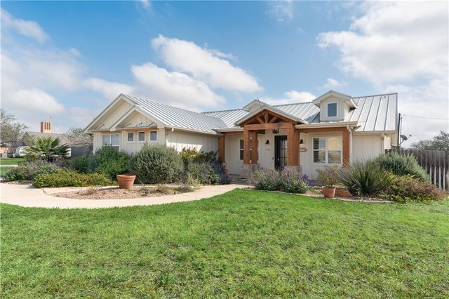 701 Metz St, Orange Grove, TX 78372