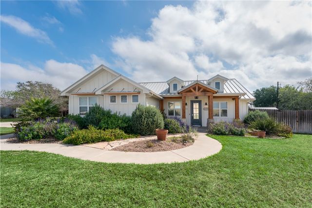 701 Metz St, Orange Grove, TX 78372