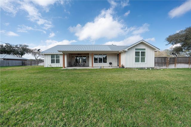 701 Metz St, Orange Grove, TX 78372