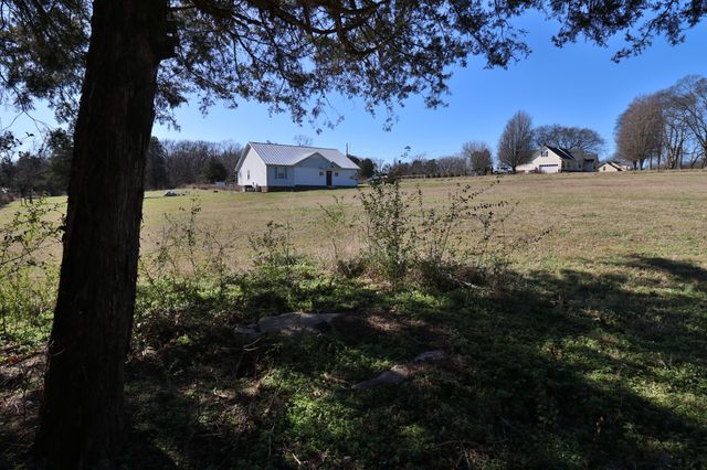 1430 Iron Bridge Rd, Columbia, TN 38401