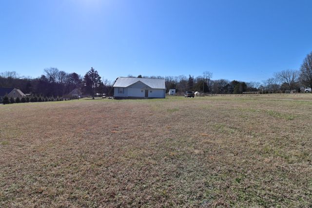 1430 Iron Bridge Rd, Columbia, TN 38401