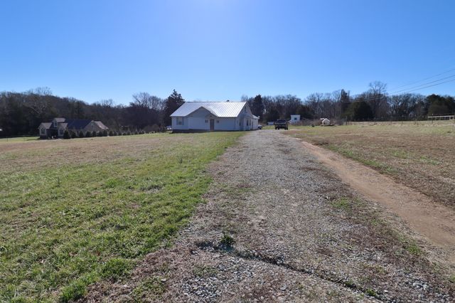 1430 Iron Bridge Rd, Columbia, TN 38401