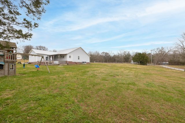 1430 Iron Bridge Rd, Columbia, TN 38401