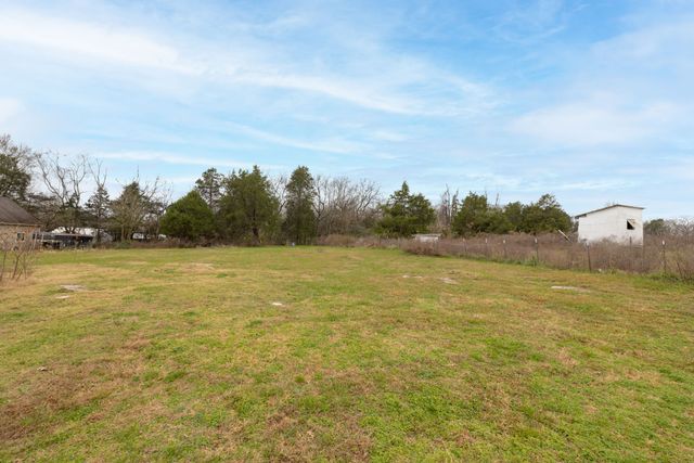 1430 Iron Bridge Rd, Columbia, TN 38401