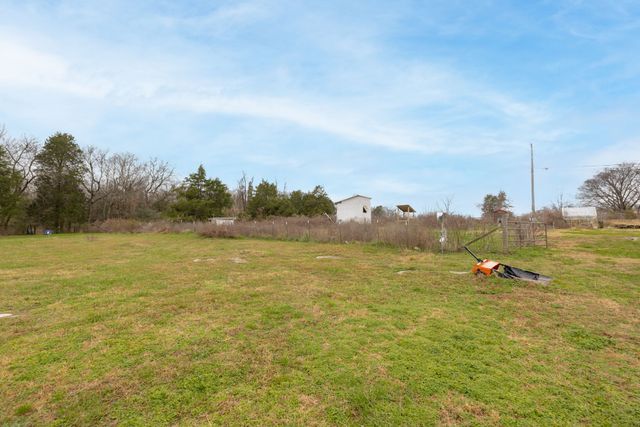 1430 Iron Bridge Rd, Columbia, TN 38401