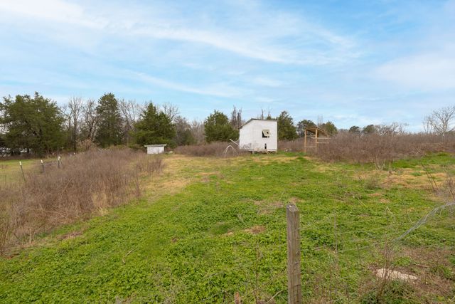 1430 Iron Bridge Rd, Columbia, TN 38401