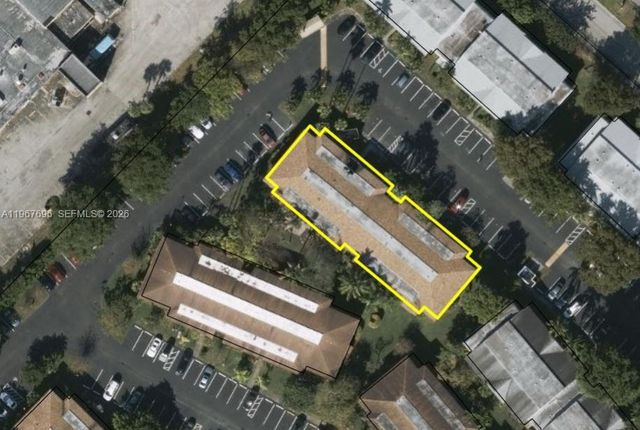 915 NE 199th St 206-15, Miami, FL 33179