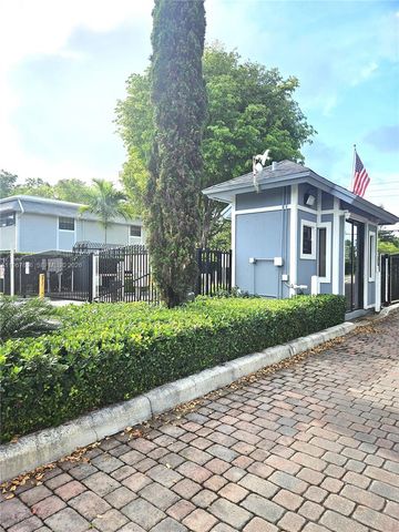 915 NE 199th St 206-15, Miami, FL 33179