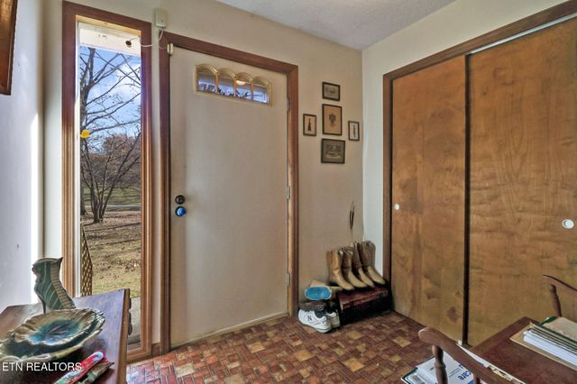 370 Red Brush Drive, Crossville, TN 38555