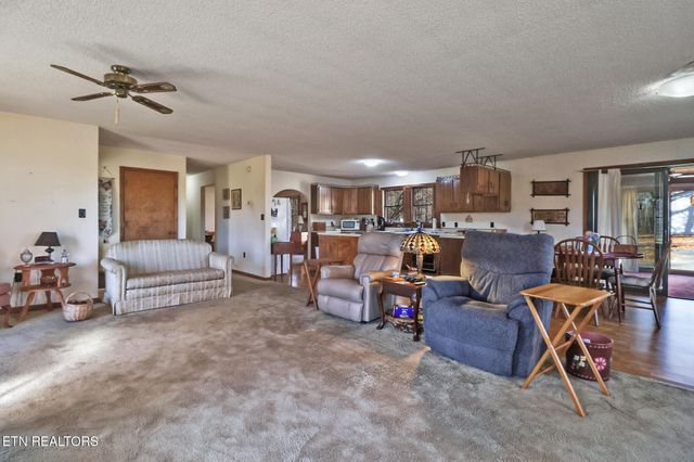 370 Red Brush Drive, Crossville, TN 38555