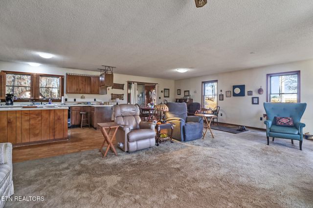 370 Red Brush Drive, Crossville, TN 38555