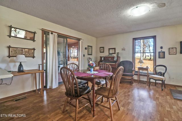 370 Red Brush Drive, Crossville, TN 38555