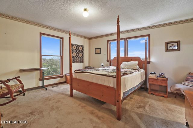 370 Red Brush Drive, Crossville, TN 38555