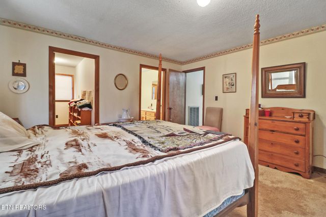 370 Red Brush Drive, Crossville, TN 38555