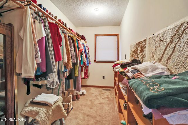 370 Red Brush Drive, Crossville, TN 38555