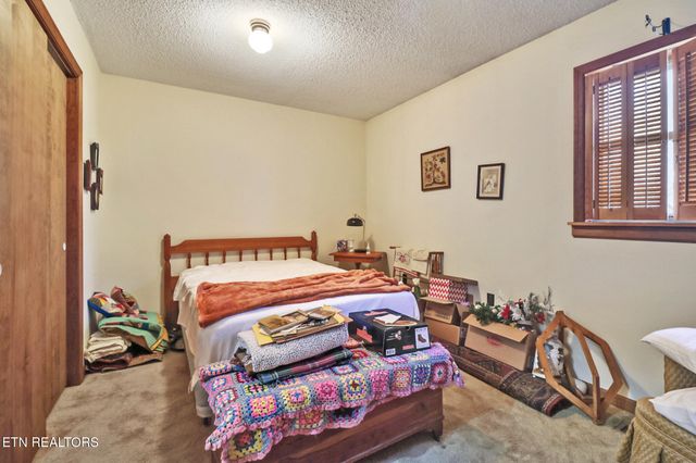 370 Red Brush Drive, Crossville, TN 38555