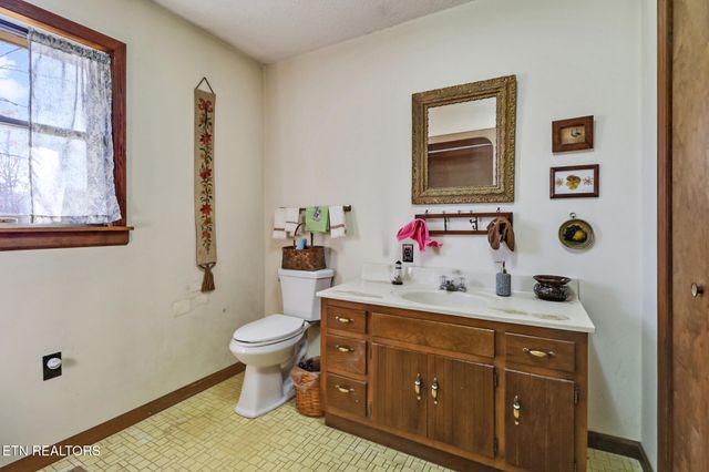 370 Red Brush Drive, Crossville, TN 38555