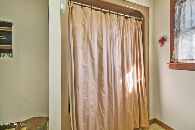 370 Red Brush Drive, Crossville, TN 38555