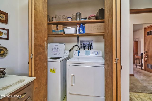 370 Red Brush Drive, Crossville, TN 38555