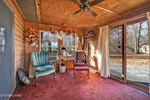 370 Red Brush Drive, Crossville, TN 38555