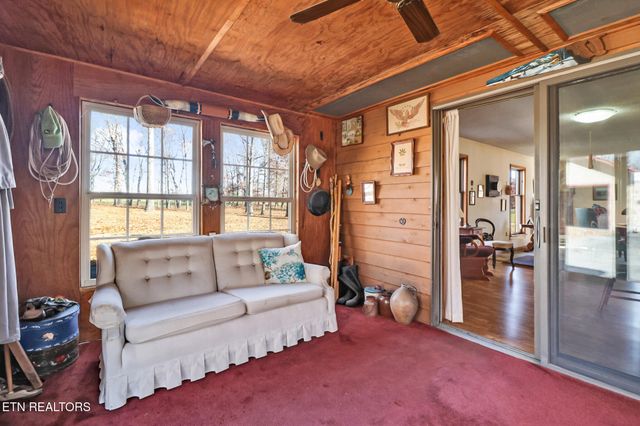 370 Red Brush Drive, Crossville, TN 38555