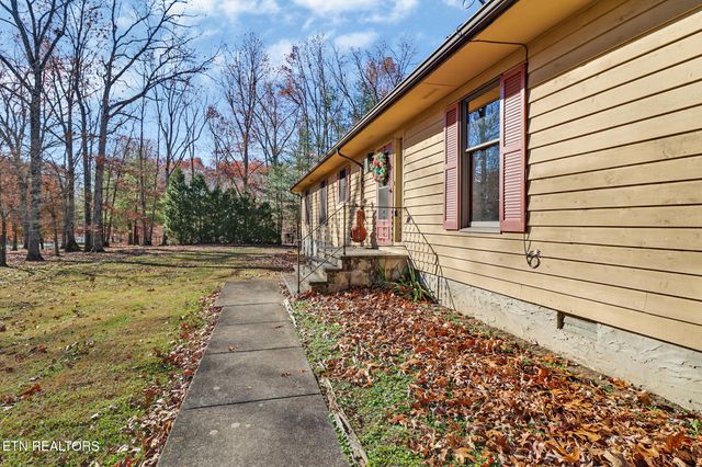 370 Red Brush Drive, Crossville, TN 38555