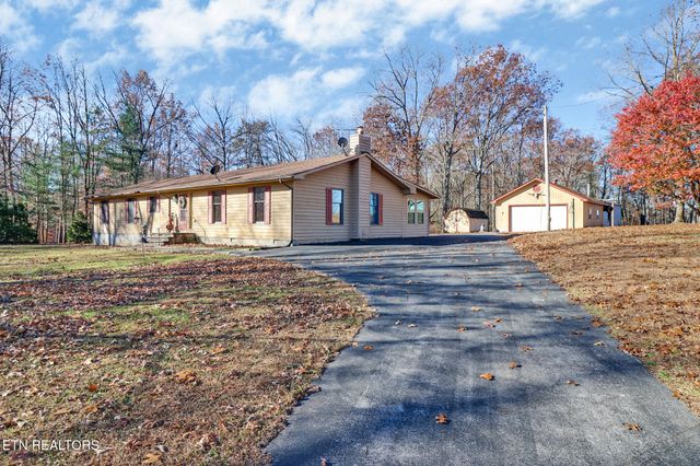 370 Red Brush Drive, Crossville, TN 38555