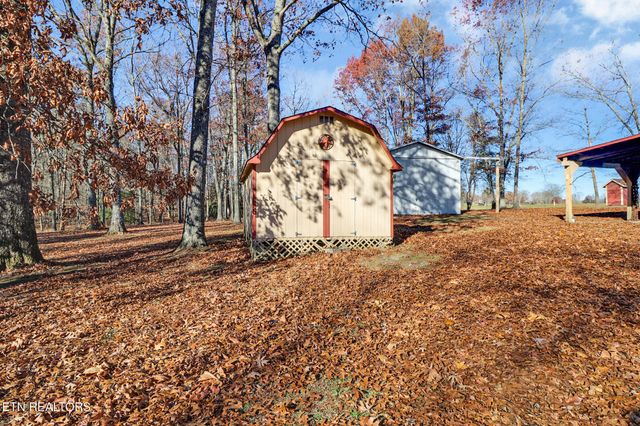 370 Red Brush Drive, Crossville, TN 38555