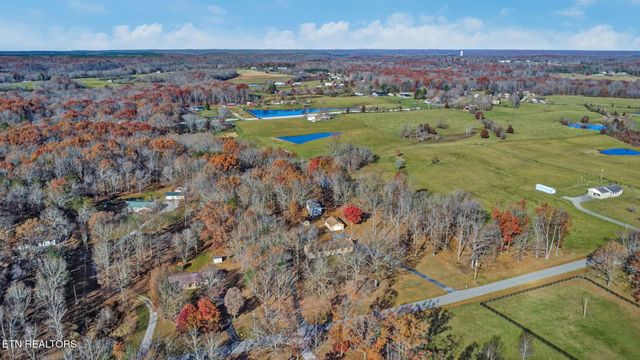 370 Red Brush Drive, Crossville, TN 38555