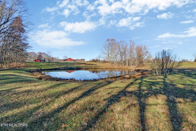 370 Red Brush Drive, Crossville, TN 38555