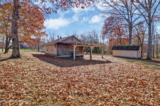 370 Red Brush Drive, Crossville, TN 38555
